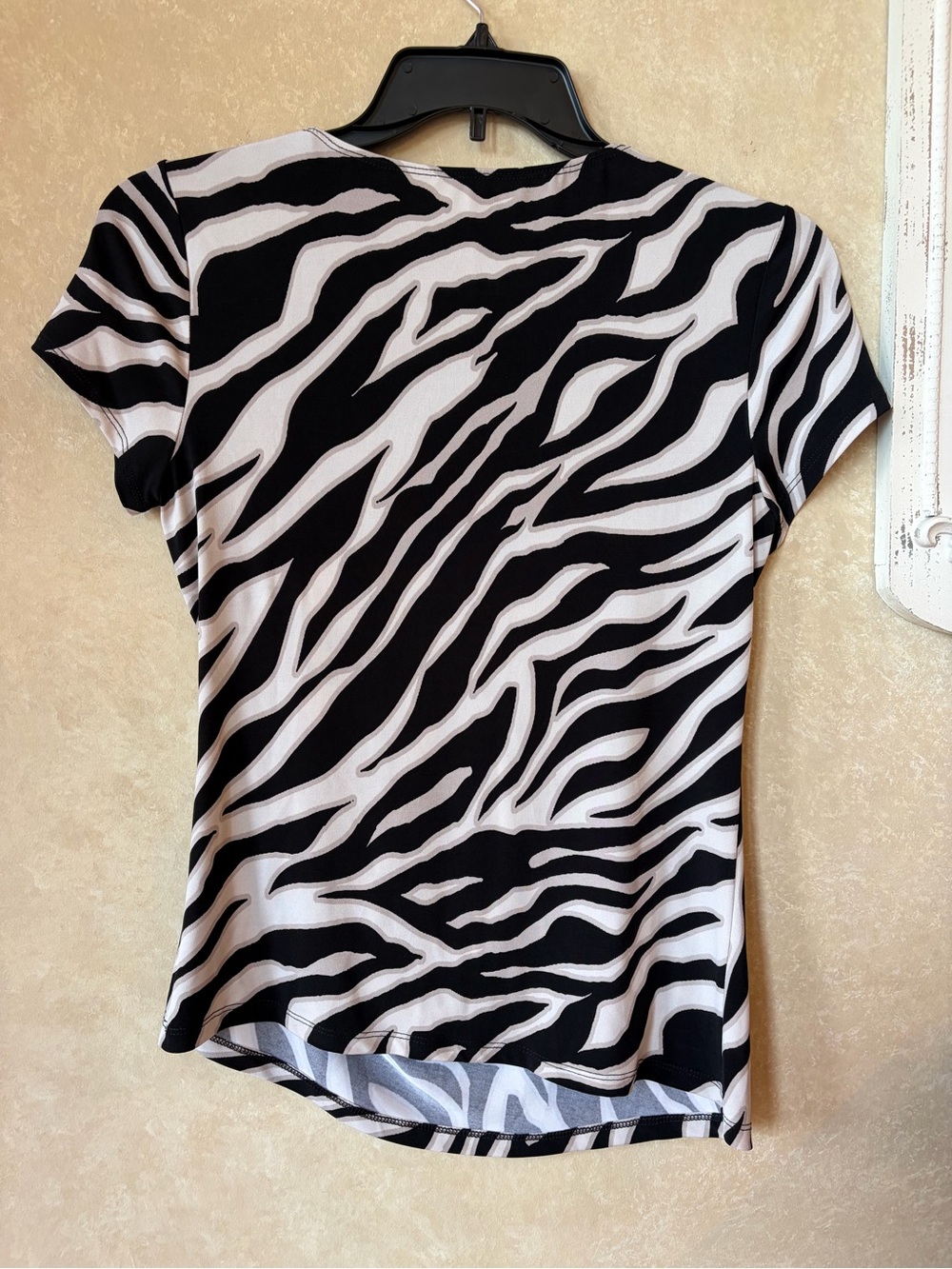 Joseph Ribkoff Women’s Zebra Print Short Sleeve Top Size Small - Picture 6 of 6